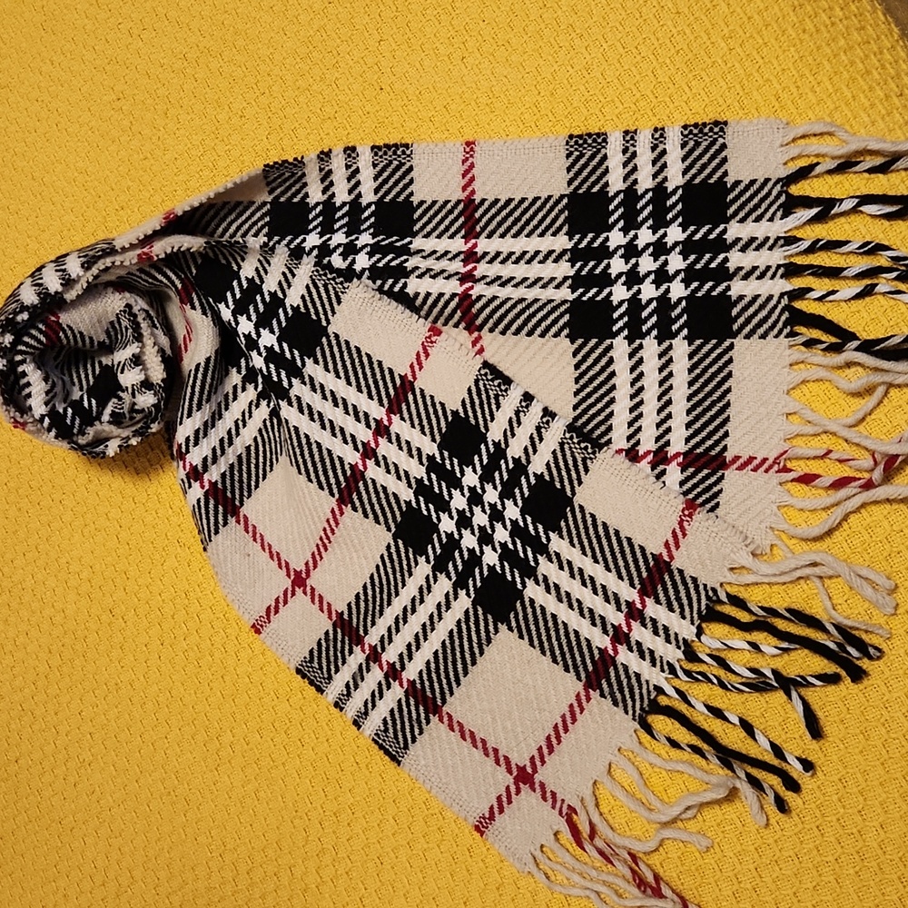 Classic Plaid Men's Scarf in Black, White, and Red